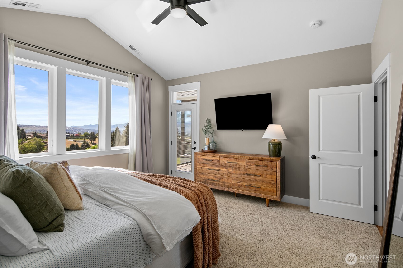 850 Autumn Crest Drive , Wenatchee, WA 98801