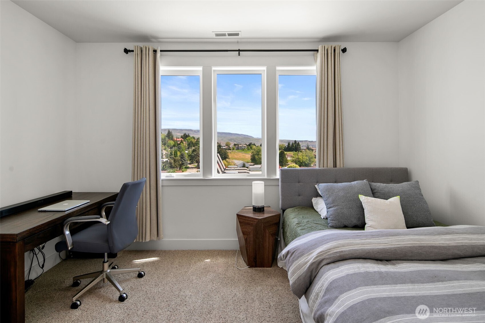 850 Autumn Crest Drive , Wenatchee, WA 98801