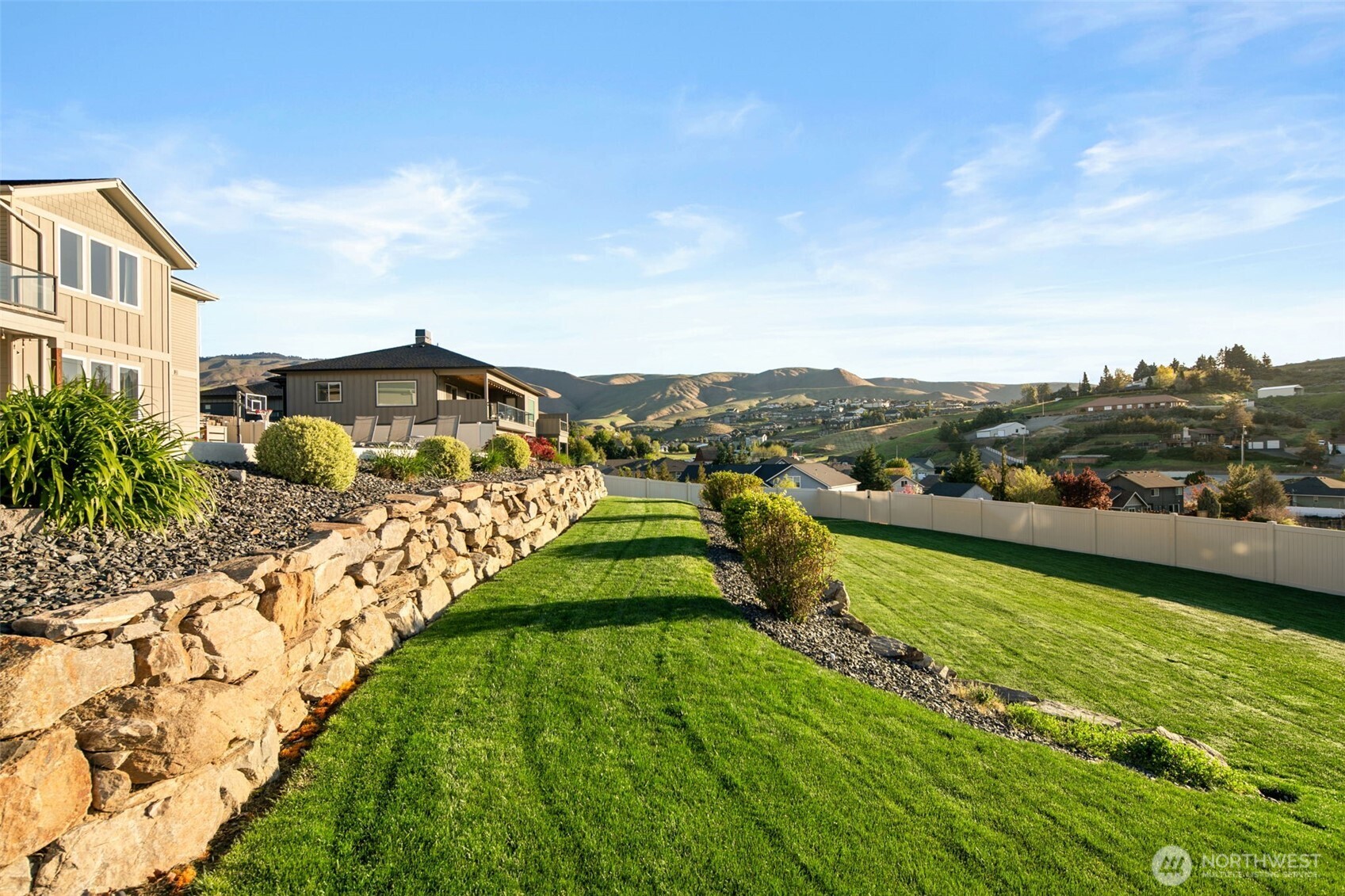 850 Autumn Crest Drive , Wenatchee, WA 98801