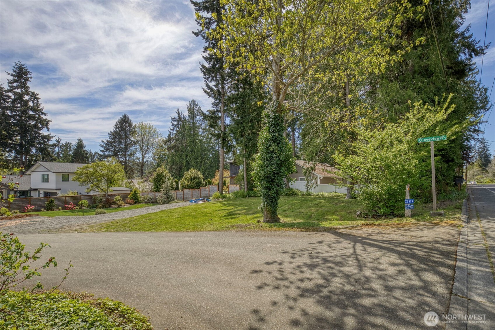 25933 Coveview Lane NE, Kingston, WA 98346
