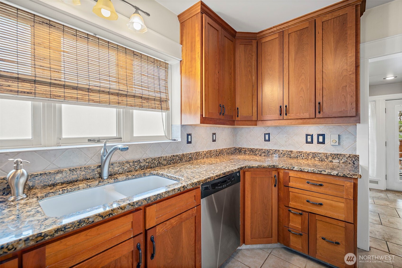 6837 S Thompson Avenue , Tacoma, WA 98408
