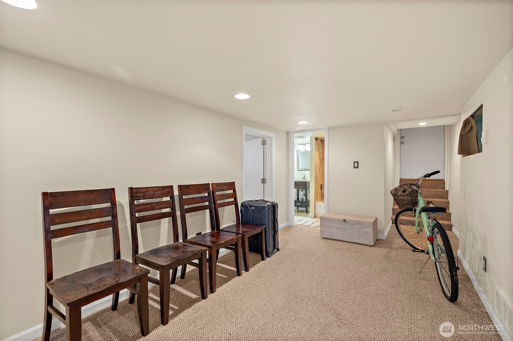 6837 S Thompson Avenue , Tacoma, WA 98408
