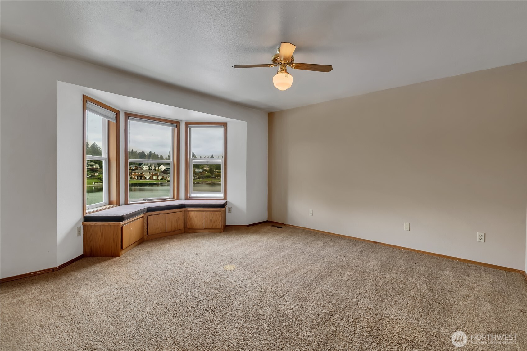 4452 185th Avenue E, Lake Tapps, WA 98391