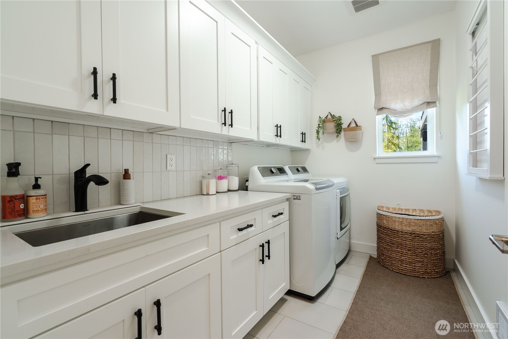 5672 Garibaldi Way , Blaine, WA 98230-6404
