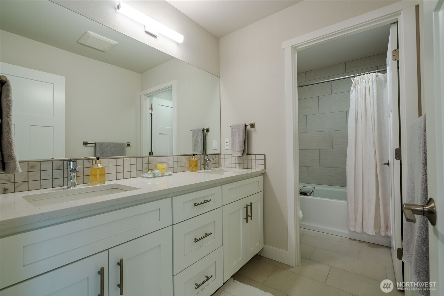 5672 Garibaldi Way , Blaine, WA 98230-6404