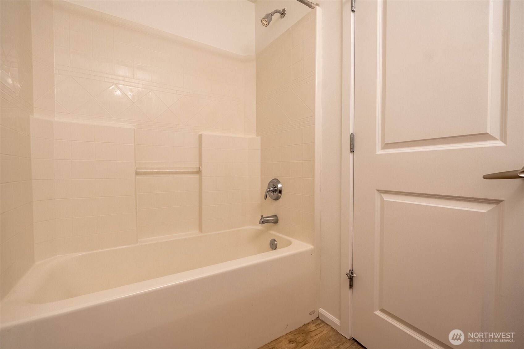 4050 S 212th Court #B, SeaTac, WA 98198