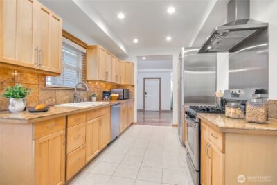 1116 6th Avenue N, Seattle, WA 98109 - Photo 10