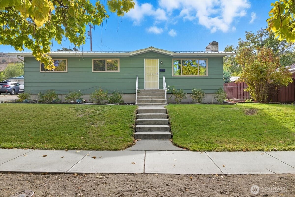 1025 River Drive , Coulee Dam, WA 99116