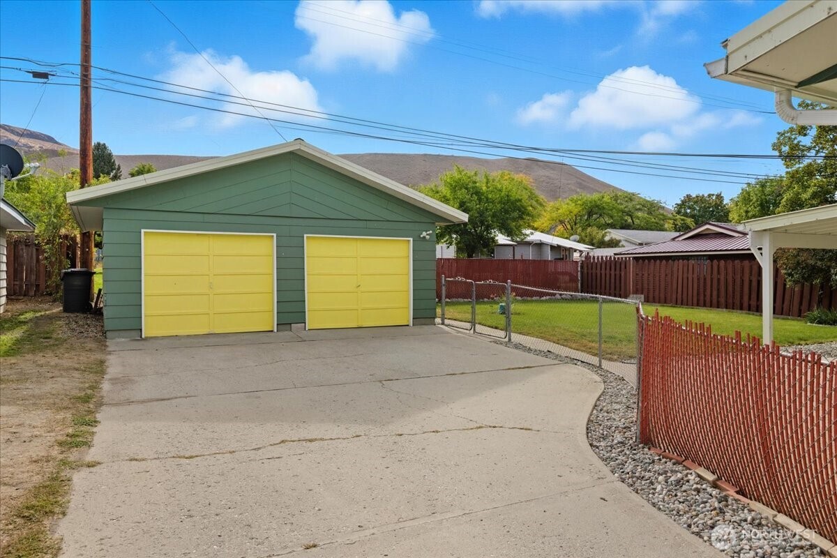 1025 River Drive , Coulee Dam, WA 99116