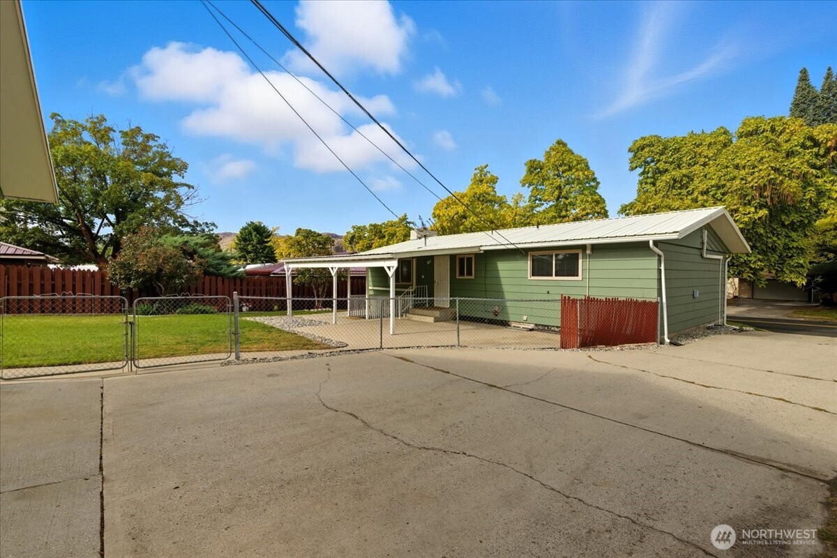1025 River Drive , Coulee Dam, WA 99116