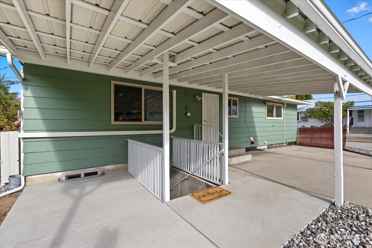 1025 River Drive , Coulee Dam, WA 99116