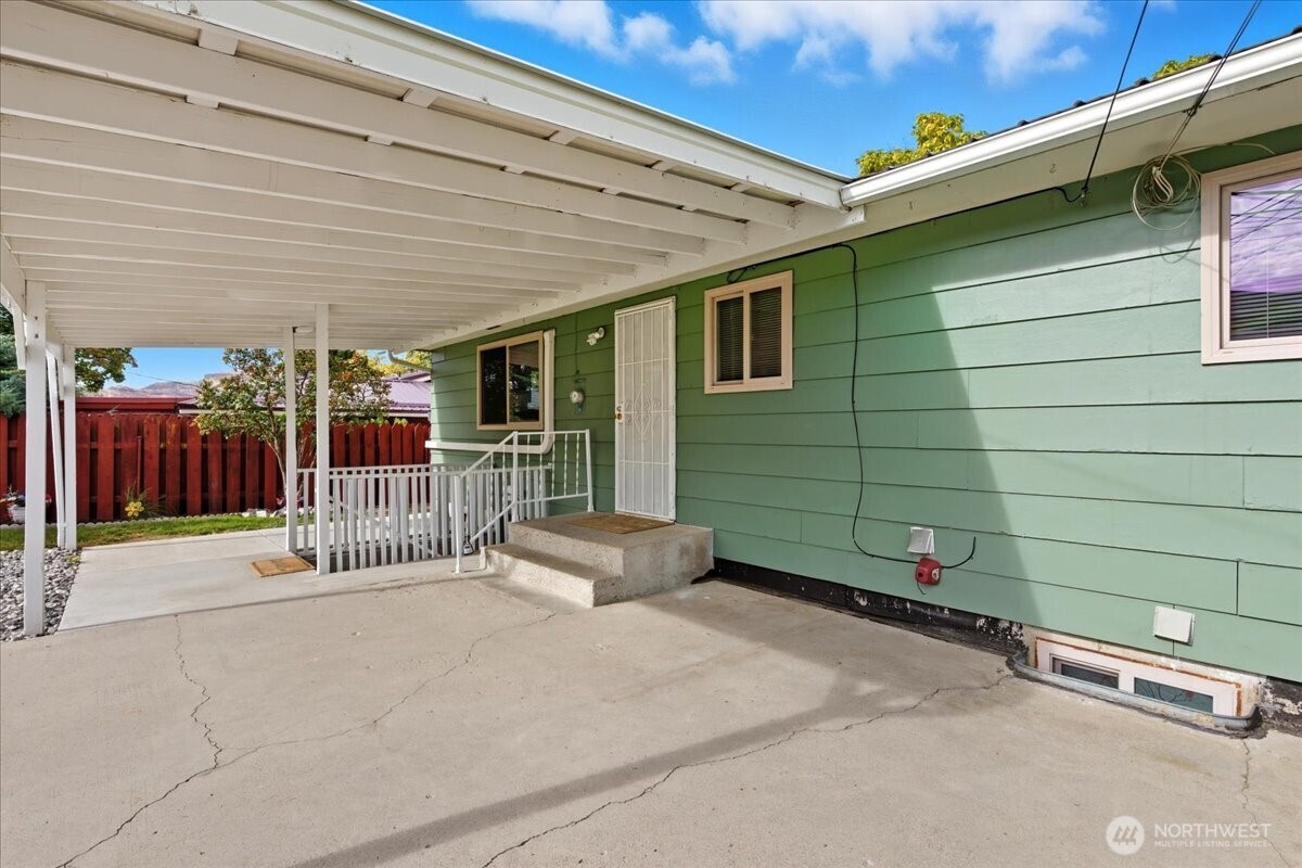 1025 River Drive , Coulee Dam, WA 99116