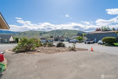 1121 Jean St SE, East Wenatchee, WA 98802 - Photo 2