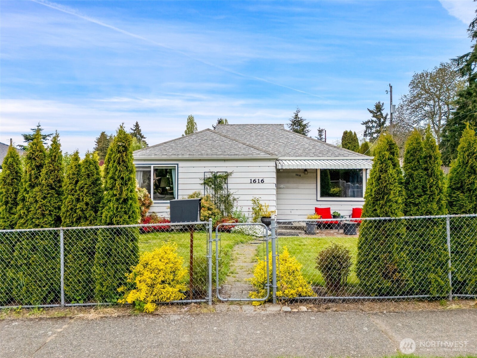 1616 SW Thistle Street , Seattle, WA 98106