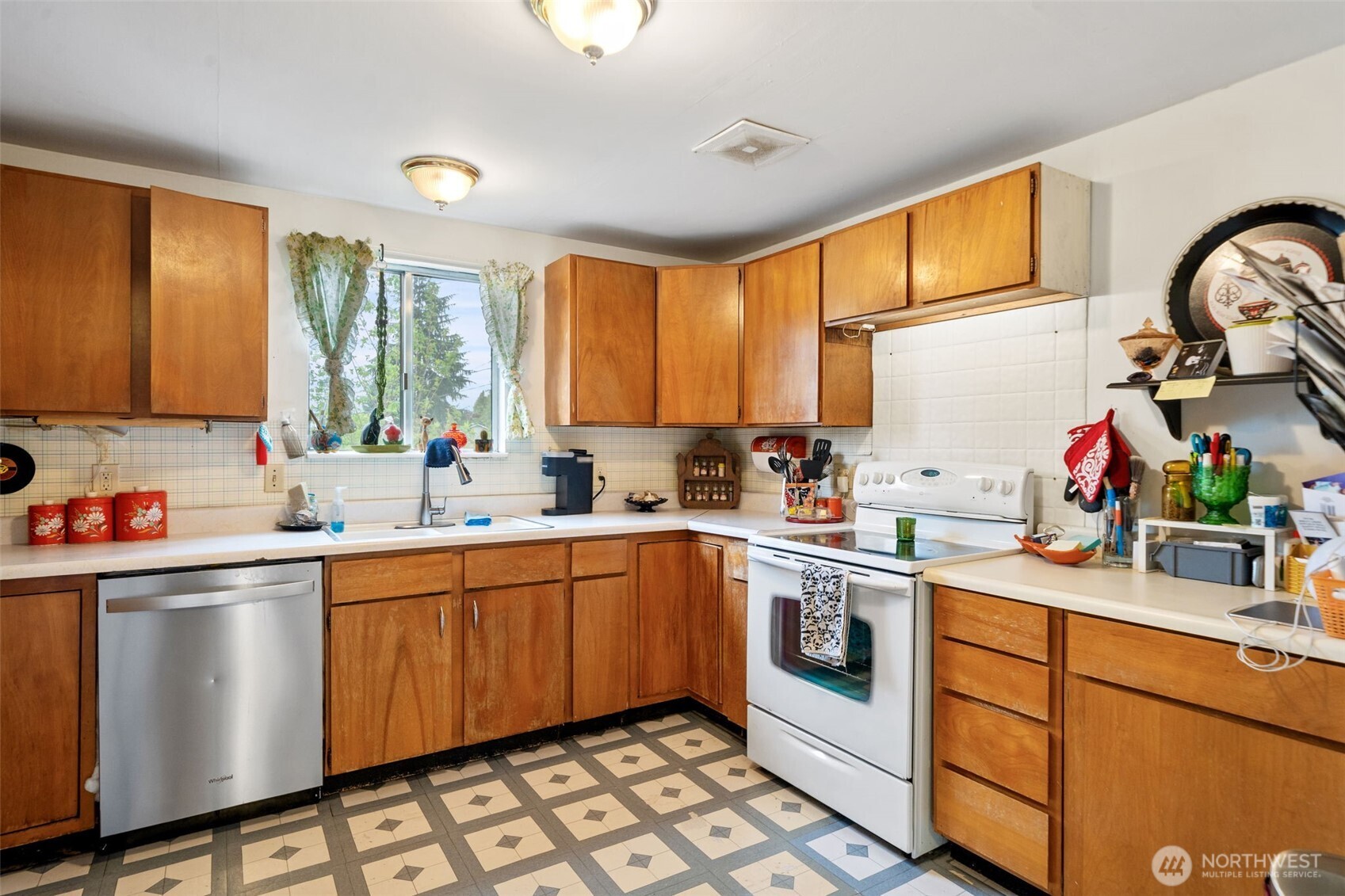 1616 SW Thistle Street , Seattle, WA 98106