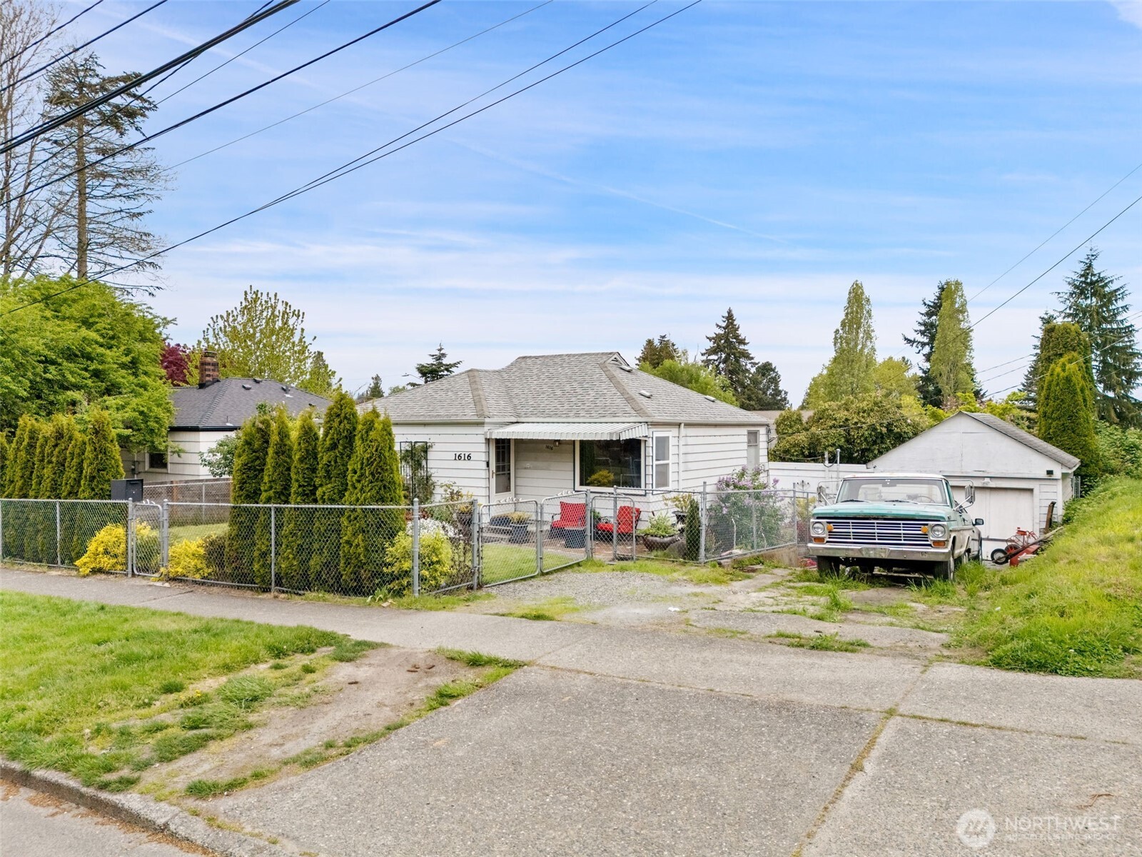 1616 SW Thistle Street , Seattle, WA 98106