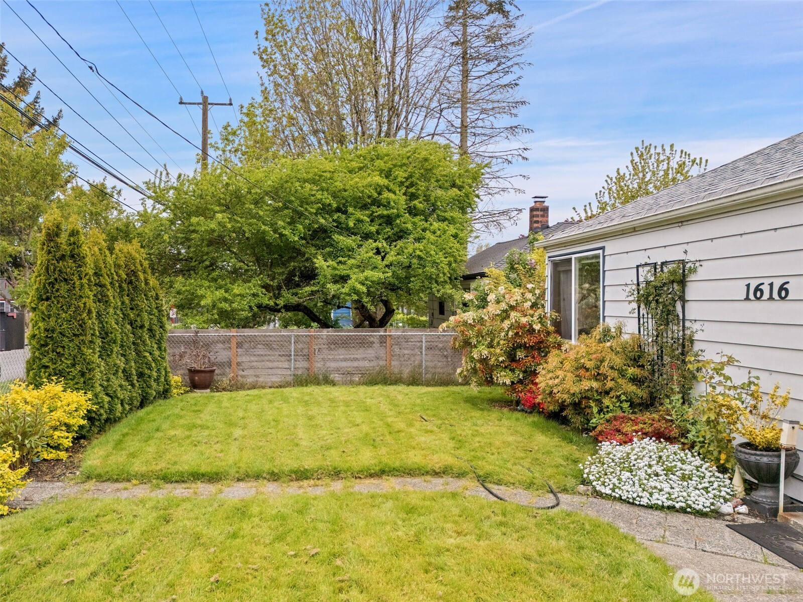 1616 SW Thistle Street , Seattle, WA 98106
