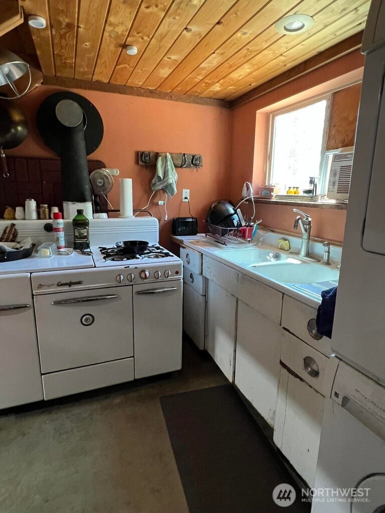 961 H Seigel Hill Road , Colville, WA 99114