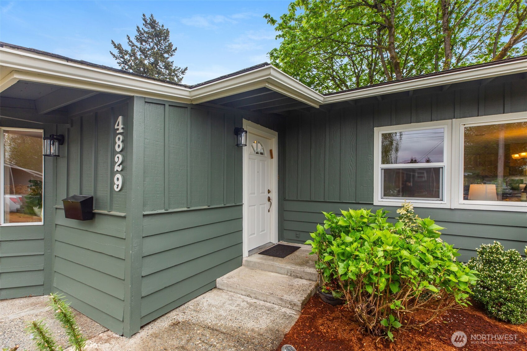 4829 S Kenny Street , Seattle, WA 98118