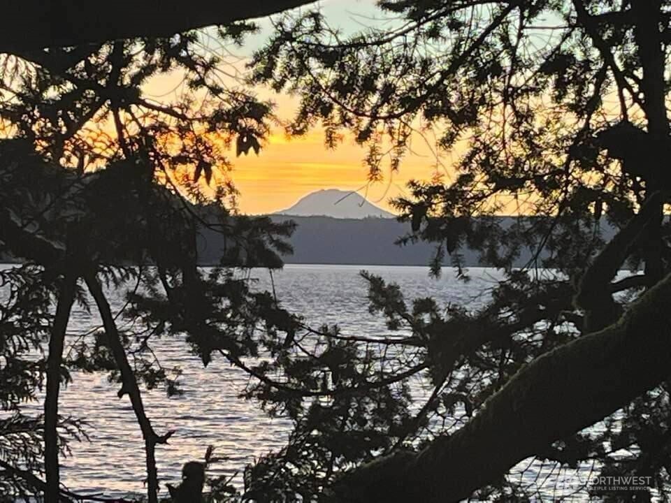 1220 N Cod Place , Hoodsport, WA 98548