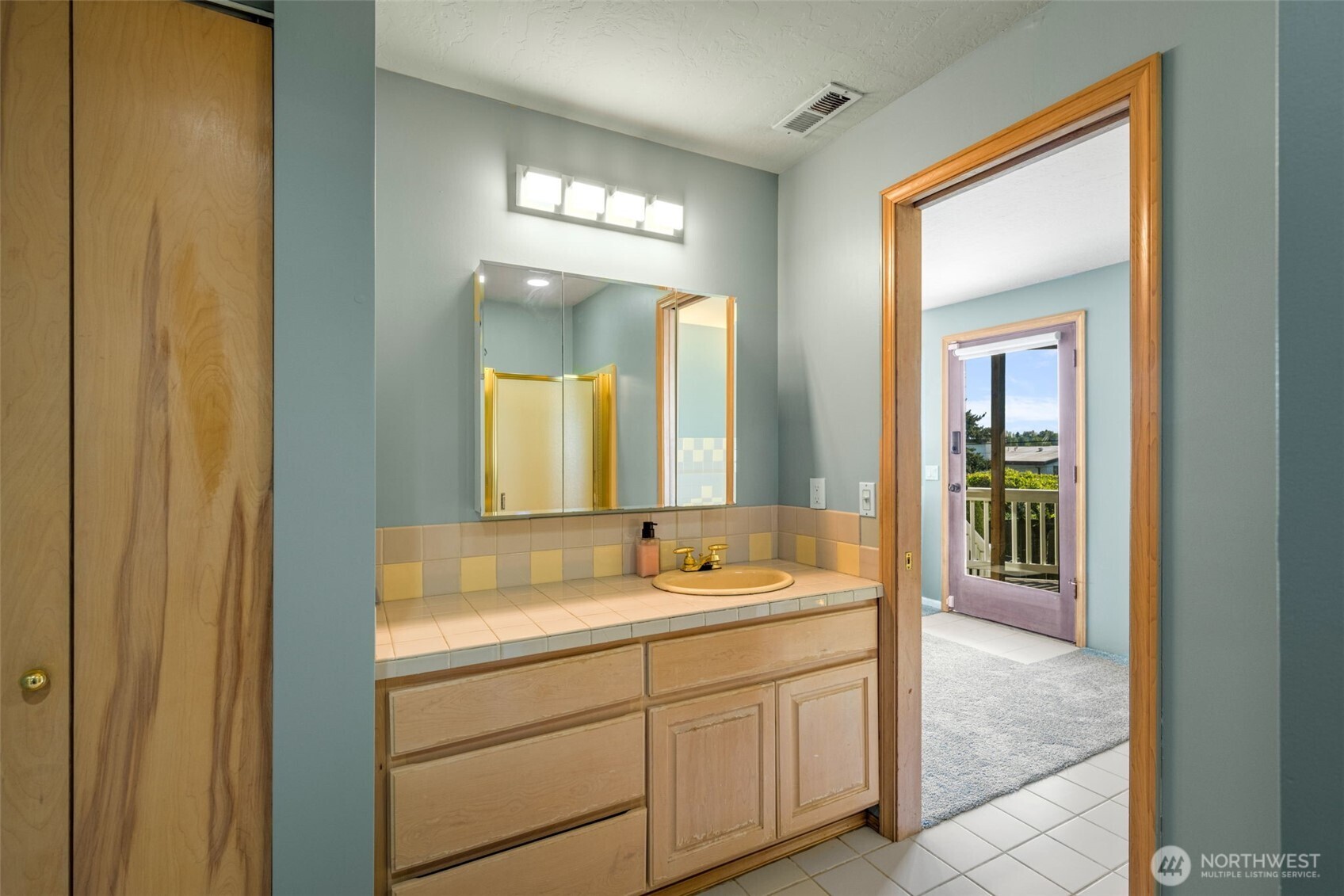 4014 32nd Avenue SW, Seattle, WA 98126