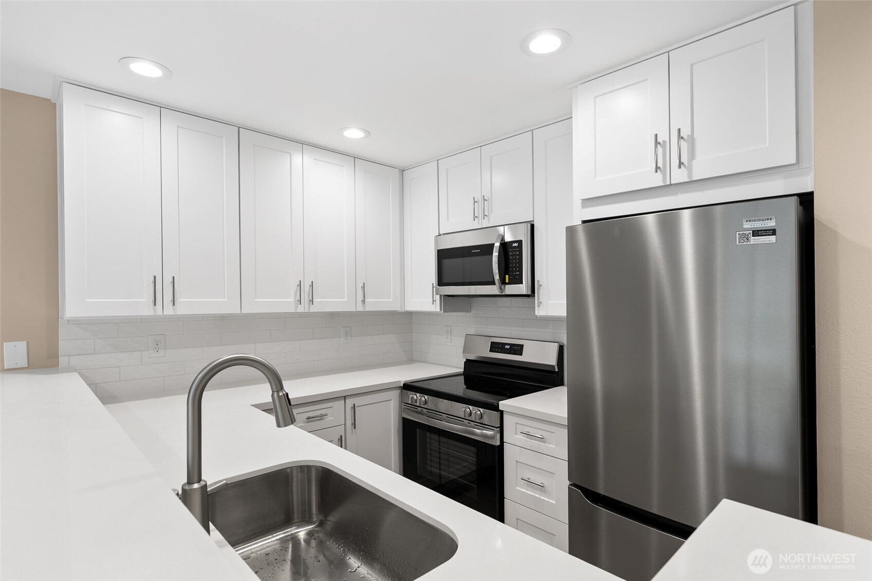 2000 W Barrett Street #202, Seattle, WA 98199