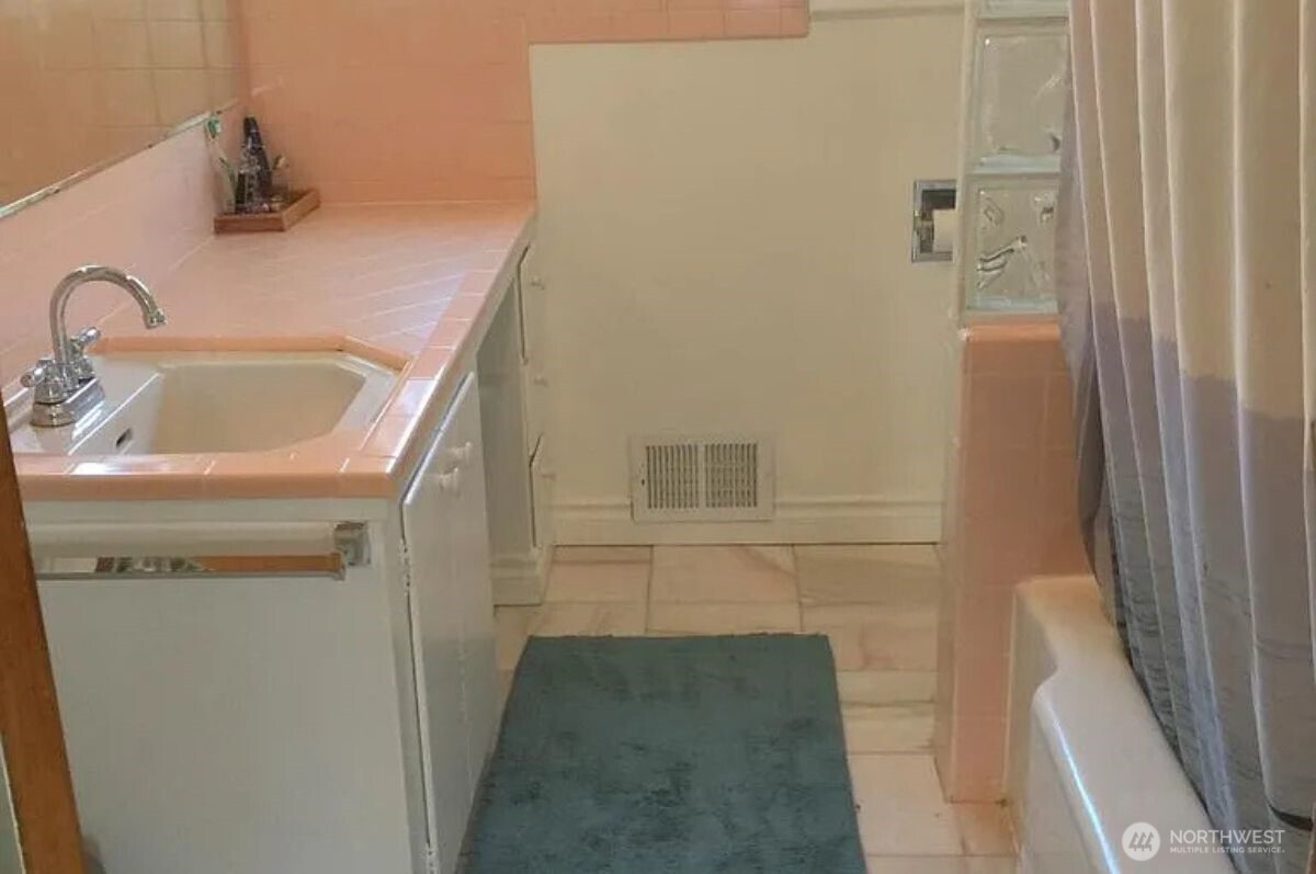 4115 48th Avenue S, Seattle, WA 98118