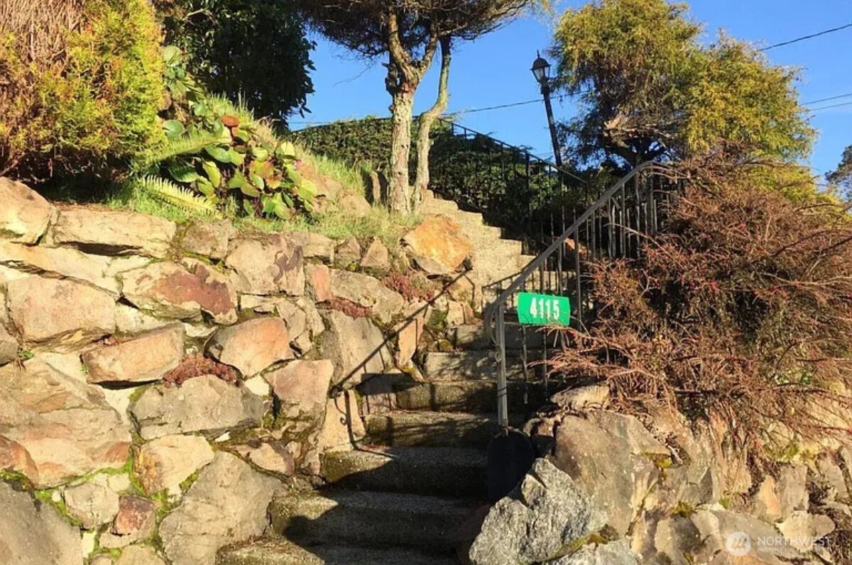 4115 48th Avenue S, Seattle, WA 98118