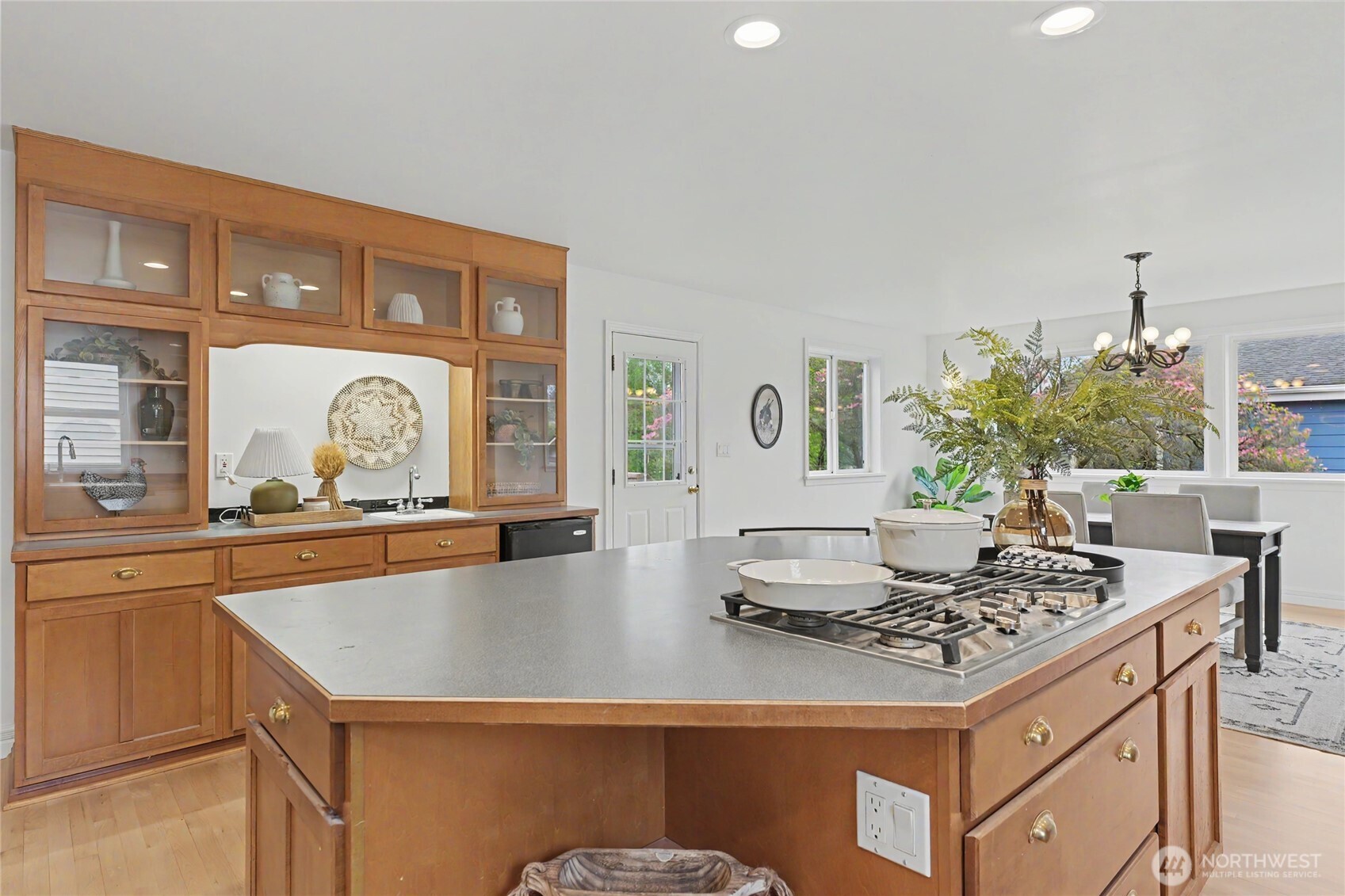 7537 21st Avenue NE, Seattle, WA 98115