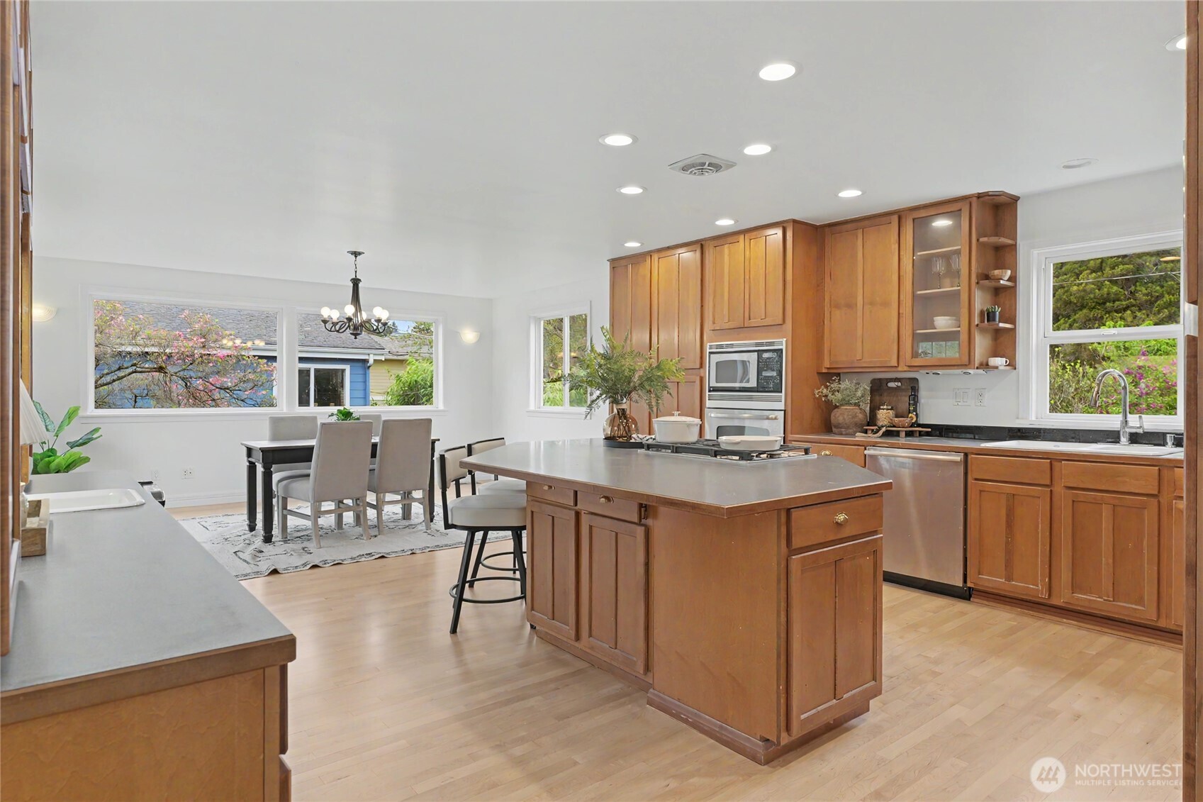 7537 21st Avenue NE, Seattle, WA 98115