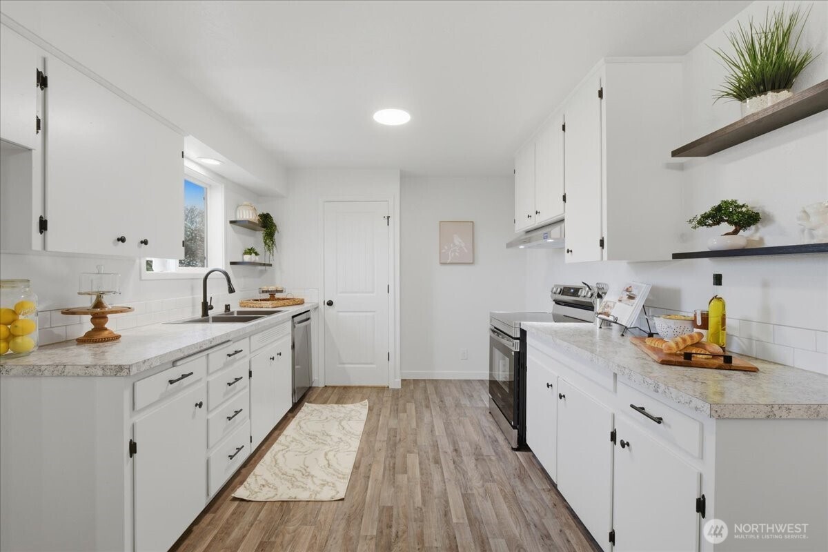 132 Green Acres Drive , Castle Rock, WA 98611