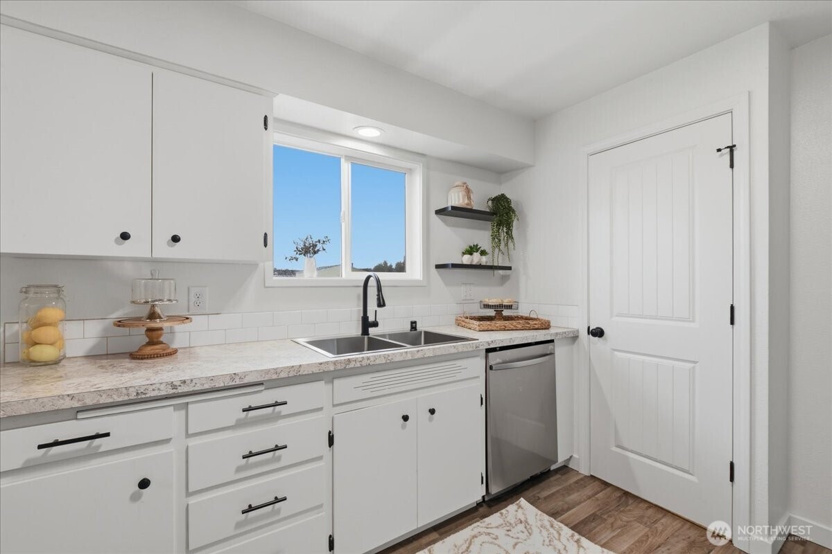 132 Green Acres Drive , Castle Rock, WA 98611