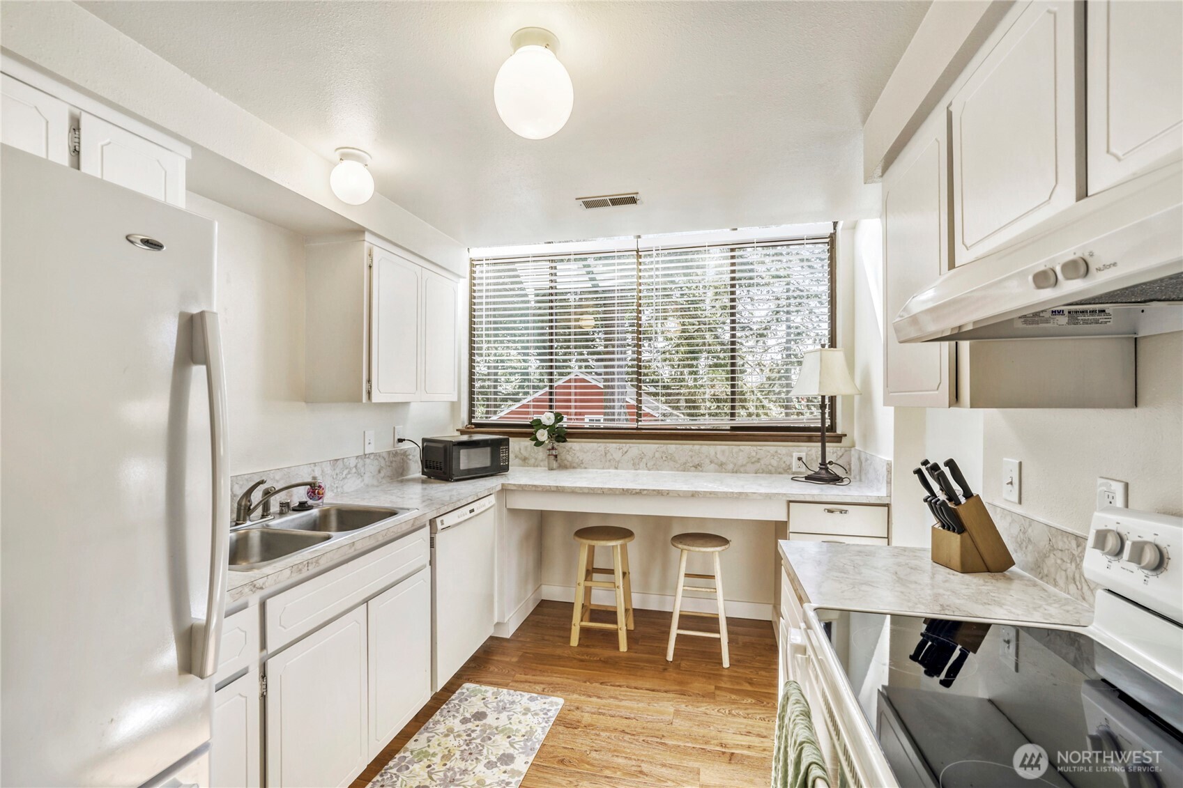 21021 76th Avenue W #2, Edmonds, WA 98026