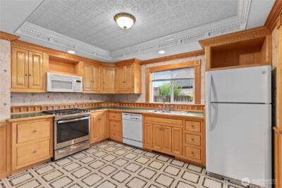 1108 18th Street , Anacortes, WA 98221 - Photo 9
