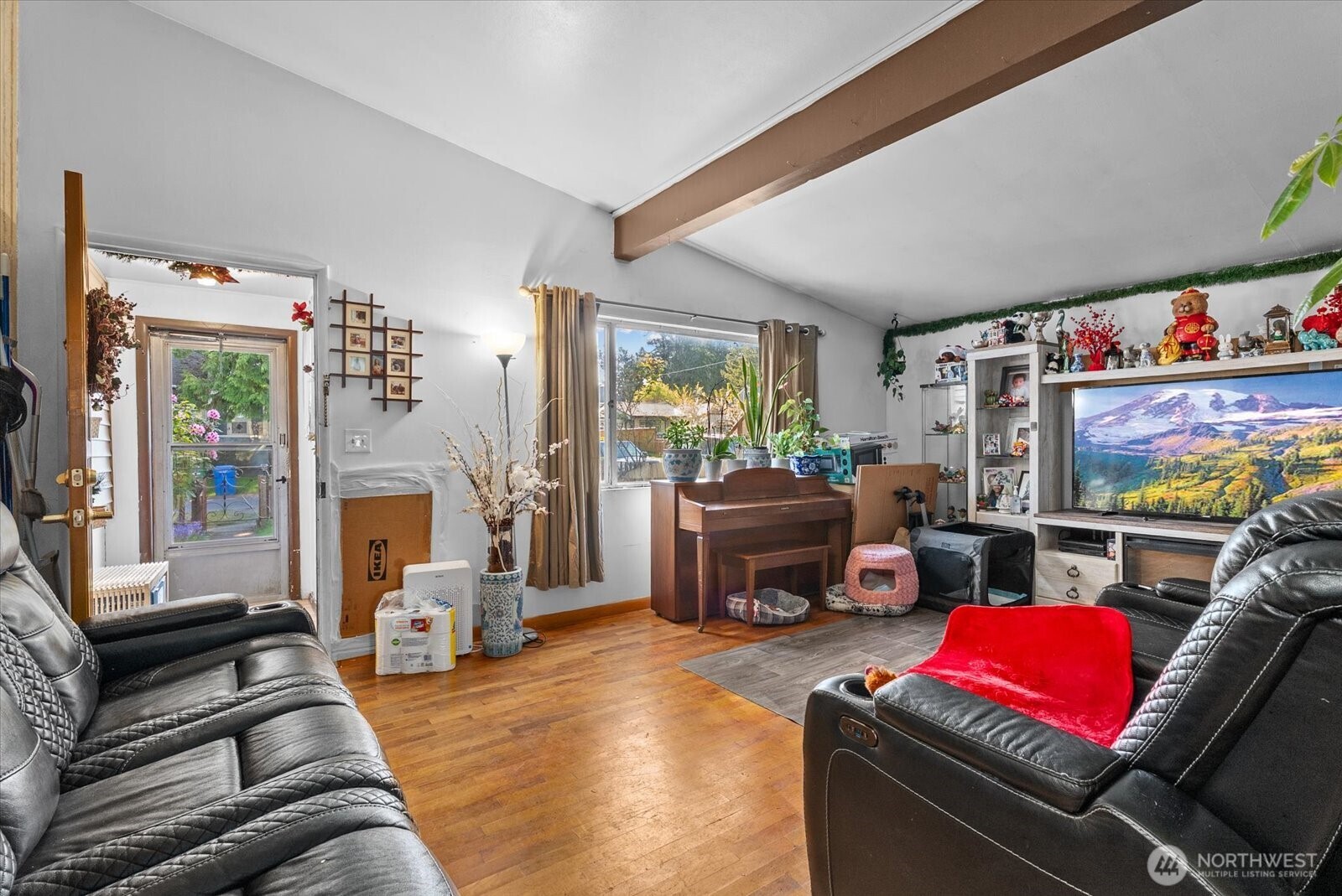 14347 Ashworth Avenue N, Seattle, WA 98133