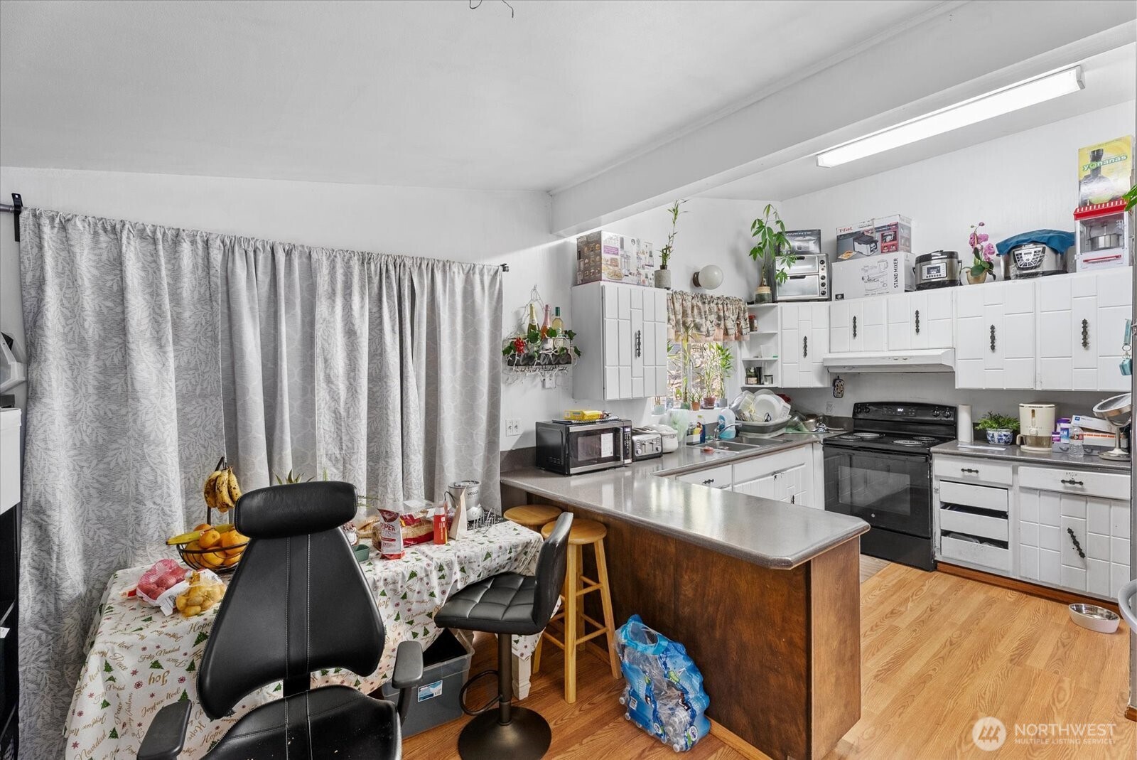 14347 Ashworth Avenue N, Seattle, WA 98133