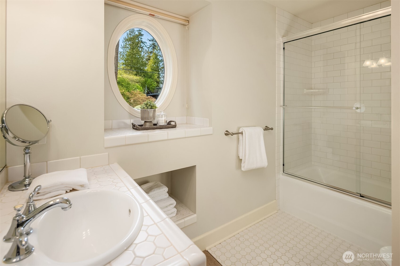 232 Overlake Drive E, Medina, WA 98039