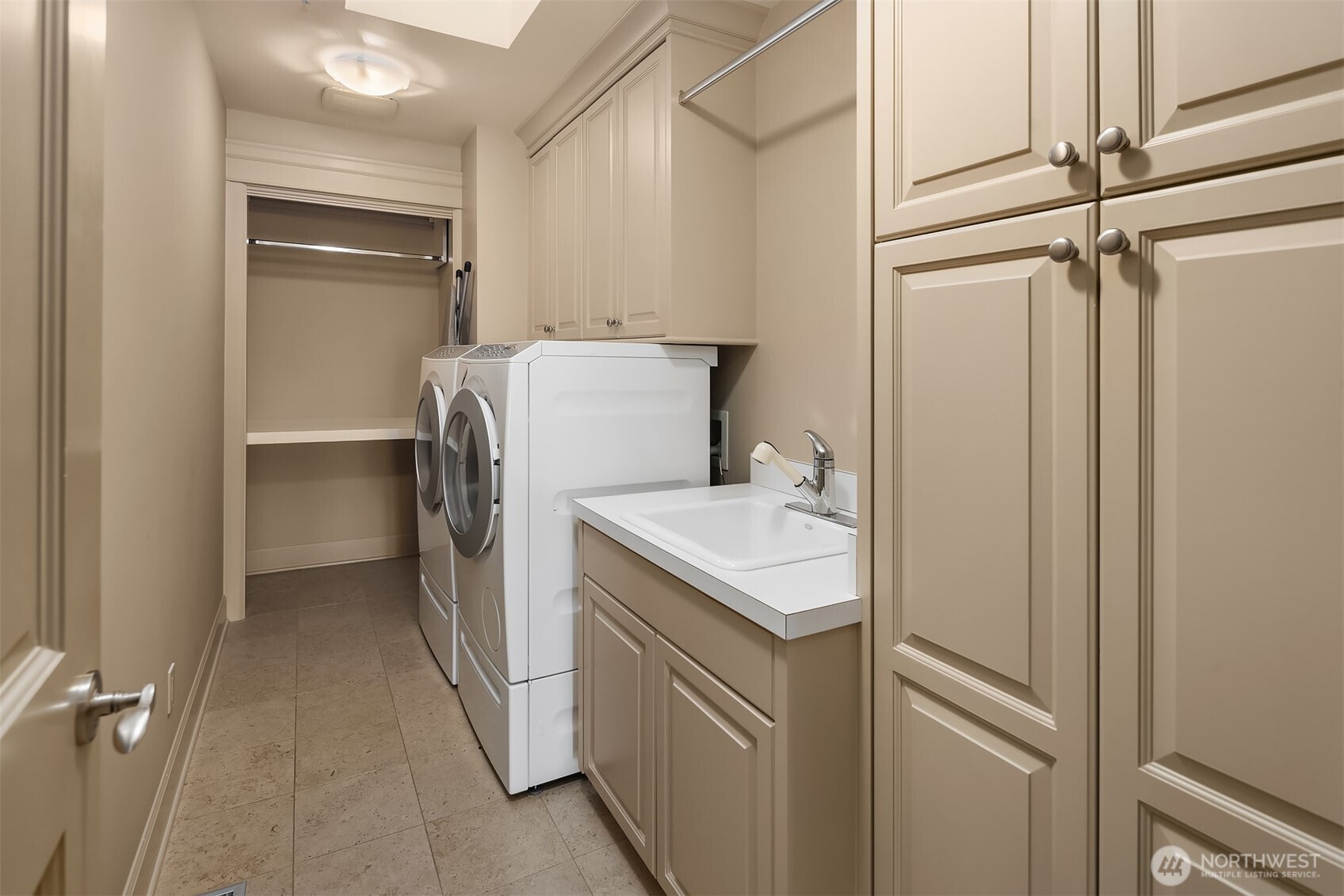 232 Overlake Drive E, Medina, WA 98039