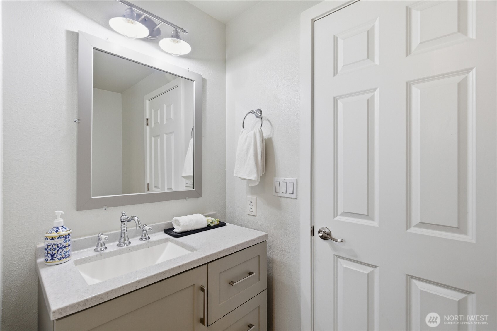 2713 NE 23rd Place , Renton, WA 98056