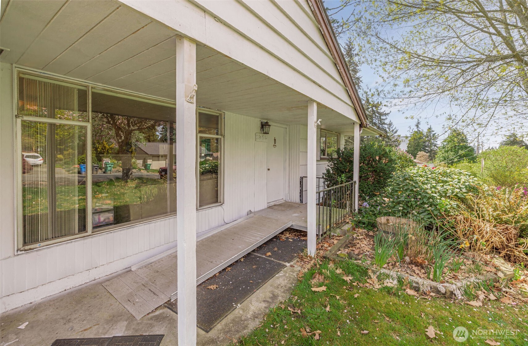 1305 N 171st Street , Shoreline, WA 98133