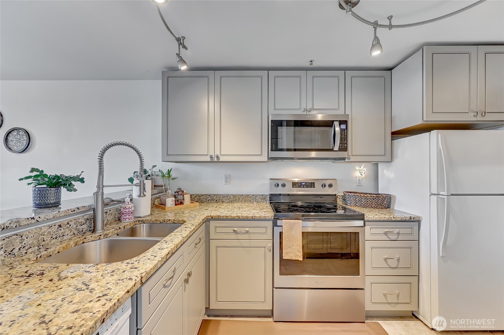 5000 Lake Washington Boulevard NE #F-105, Renton, WA 98056