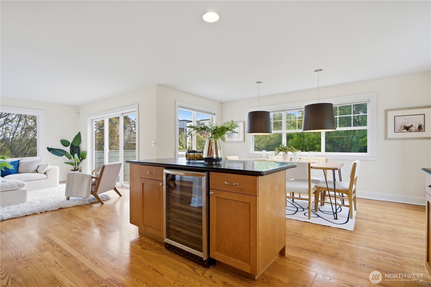 3813 23rd Avenue W, Seattle, WA 98199
