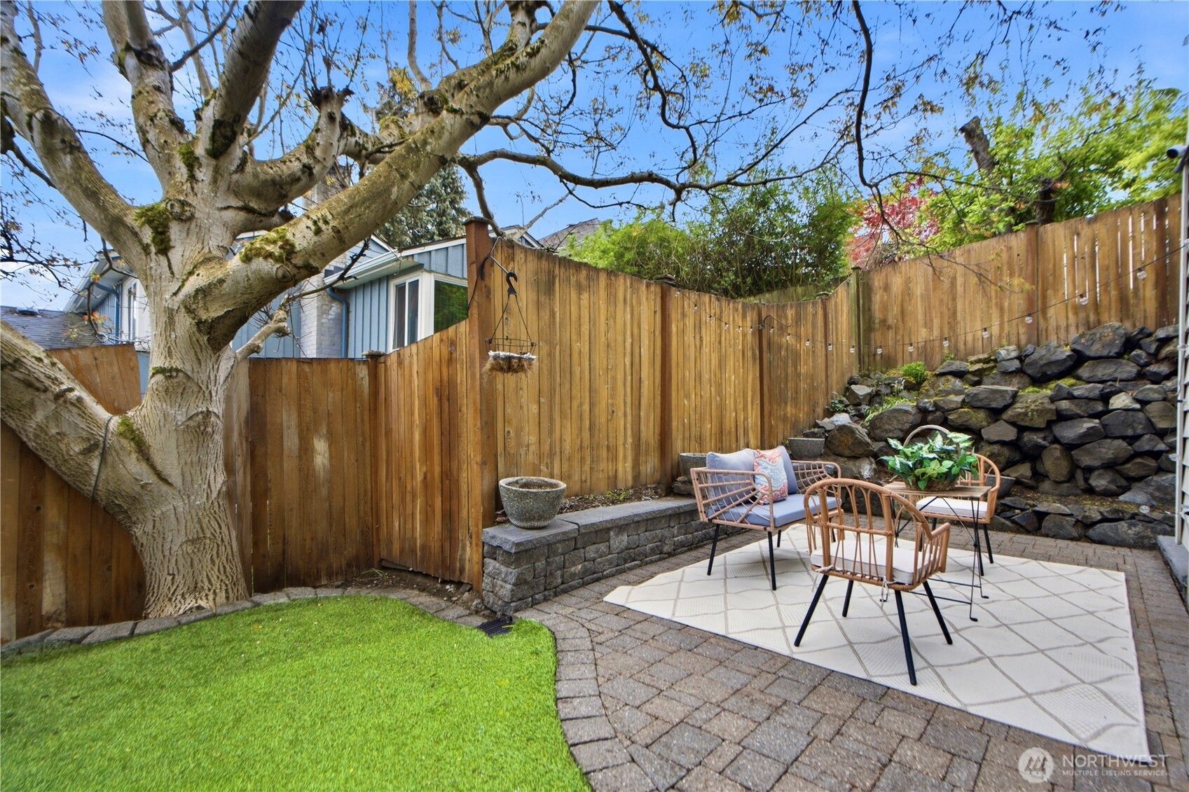 3813 23rd Avenue W, Seattle, WA 98199