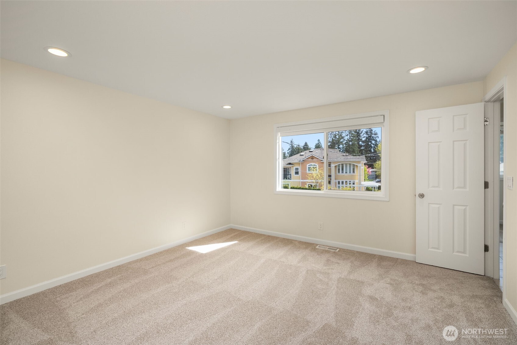16204 Main Street , Bellevue, WA 98008