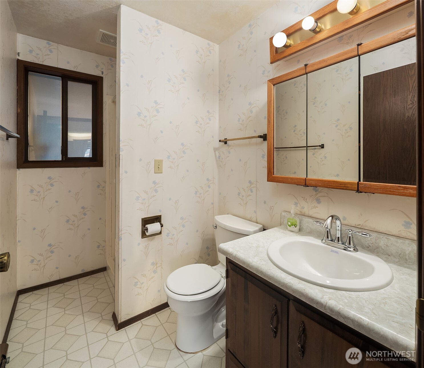 1156 S West Camano Drive , Camano Island, WA 98282