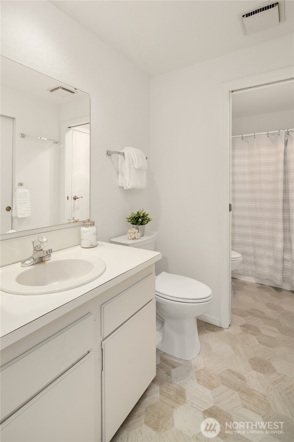 1319 S Puget Drive #D34, Renton, WA 98055-8812
