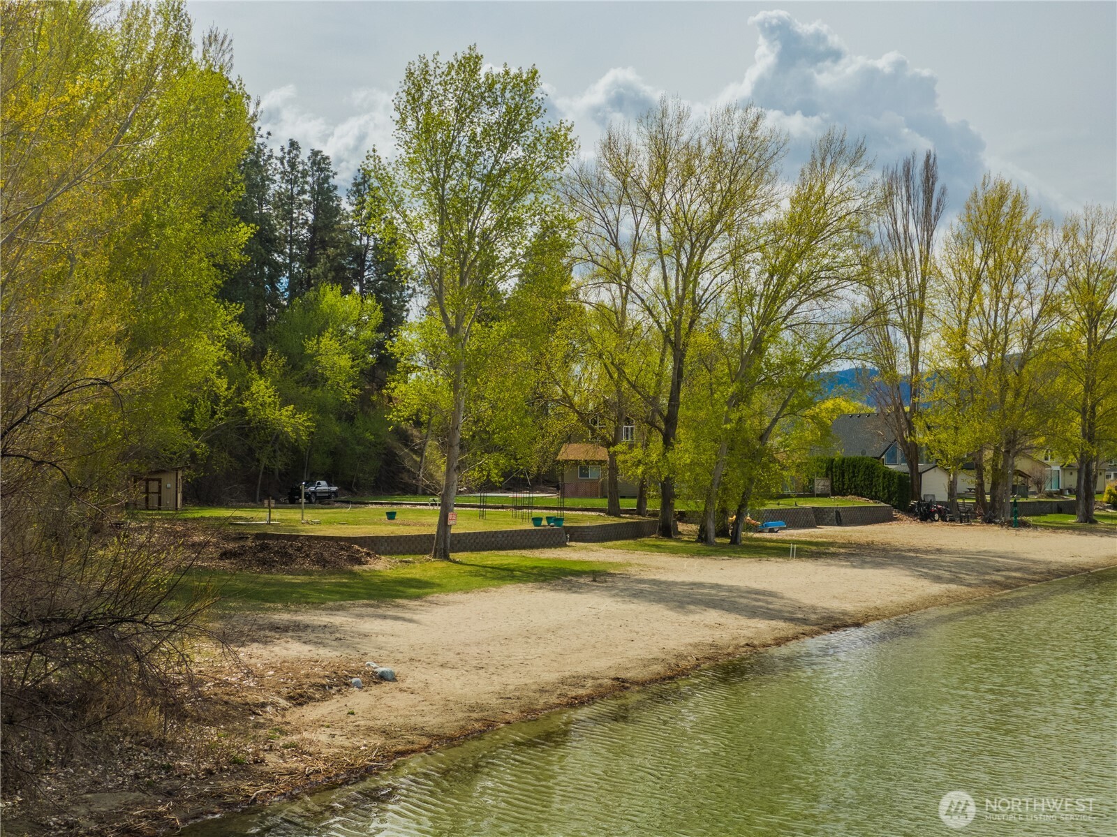 41 Champerty Road , Oroville, WA 98844