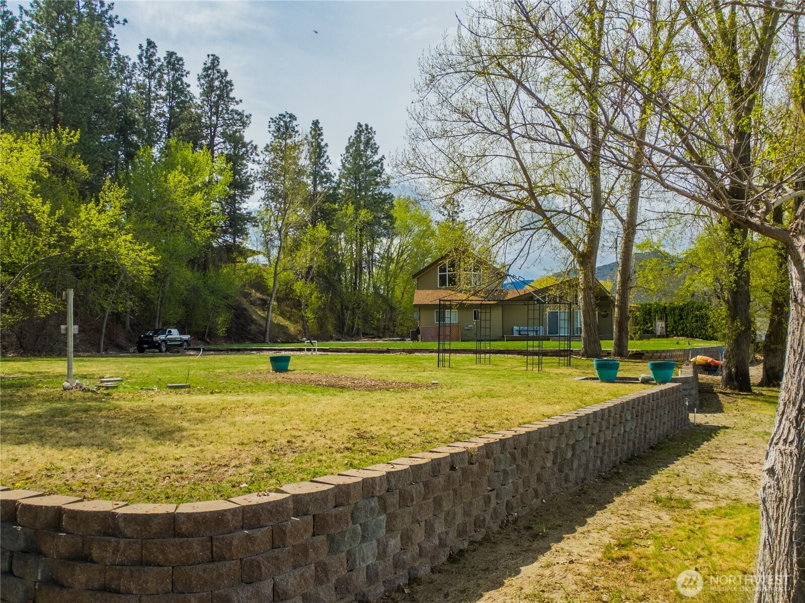 41 Champerty Road , Oroville, WA 98844