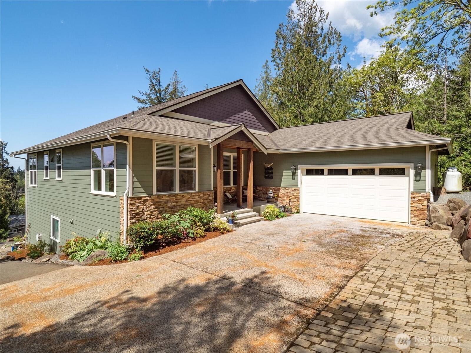17722 E Lake Desire Drive SE, Renton, WA 98058
