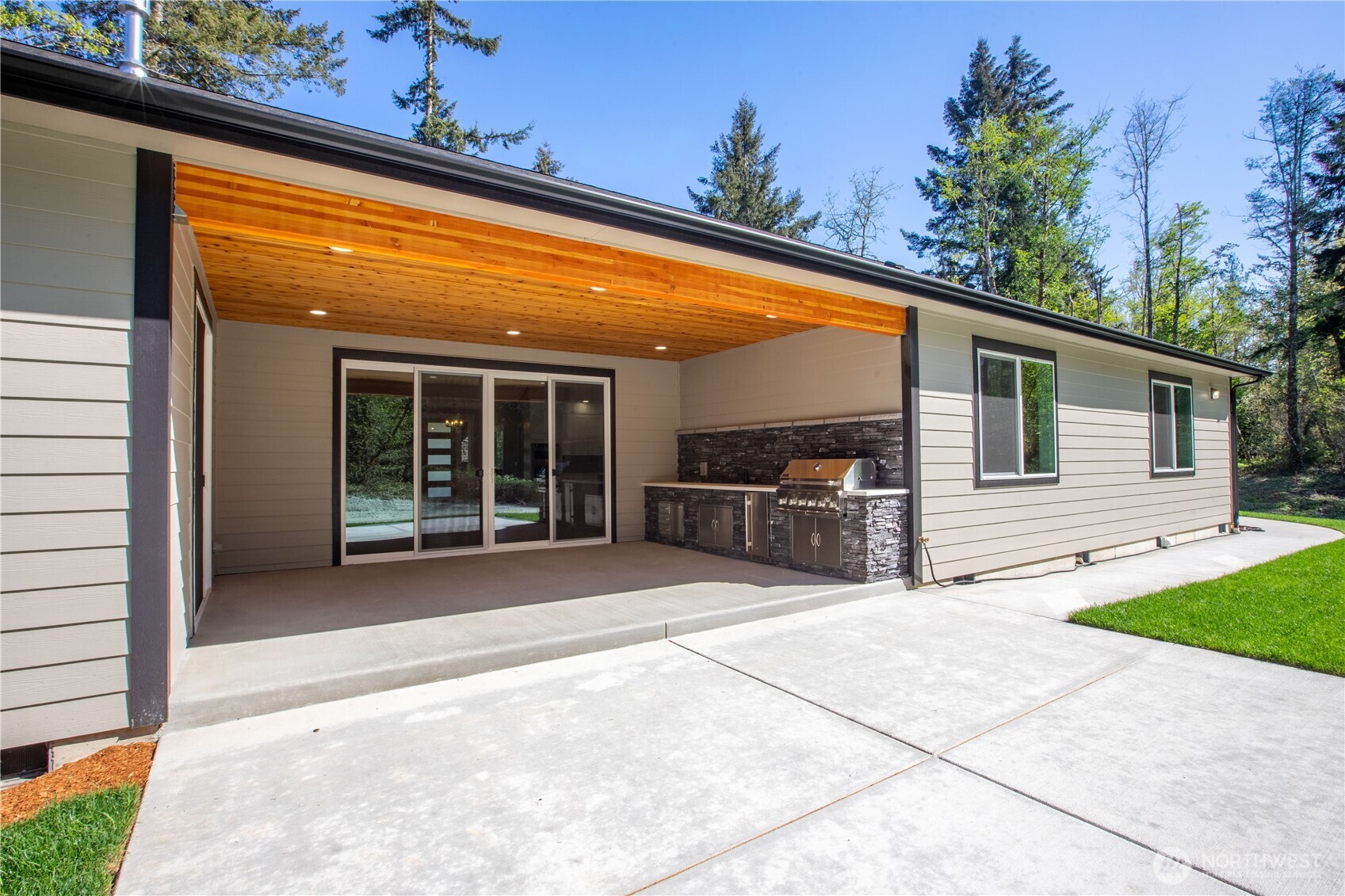 8805 Steamboat Island Road NW, Olympia, WA 98502